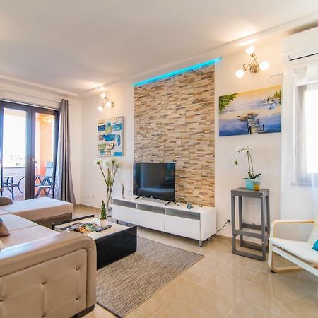 Charming House On The Beach And Deluxe Apartment Пула Экстерьер фото