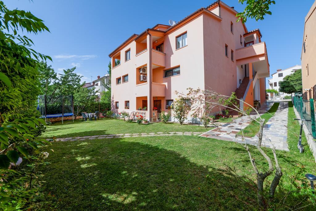 Charming House On The Beach And Deluxe Apartment Пула Экстерьер фото